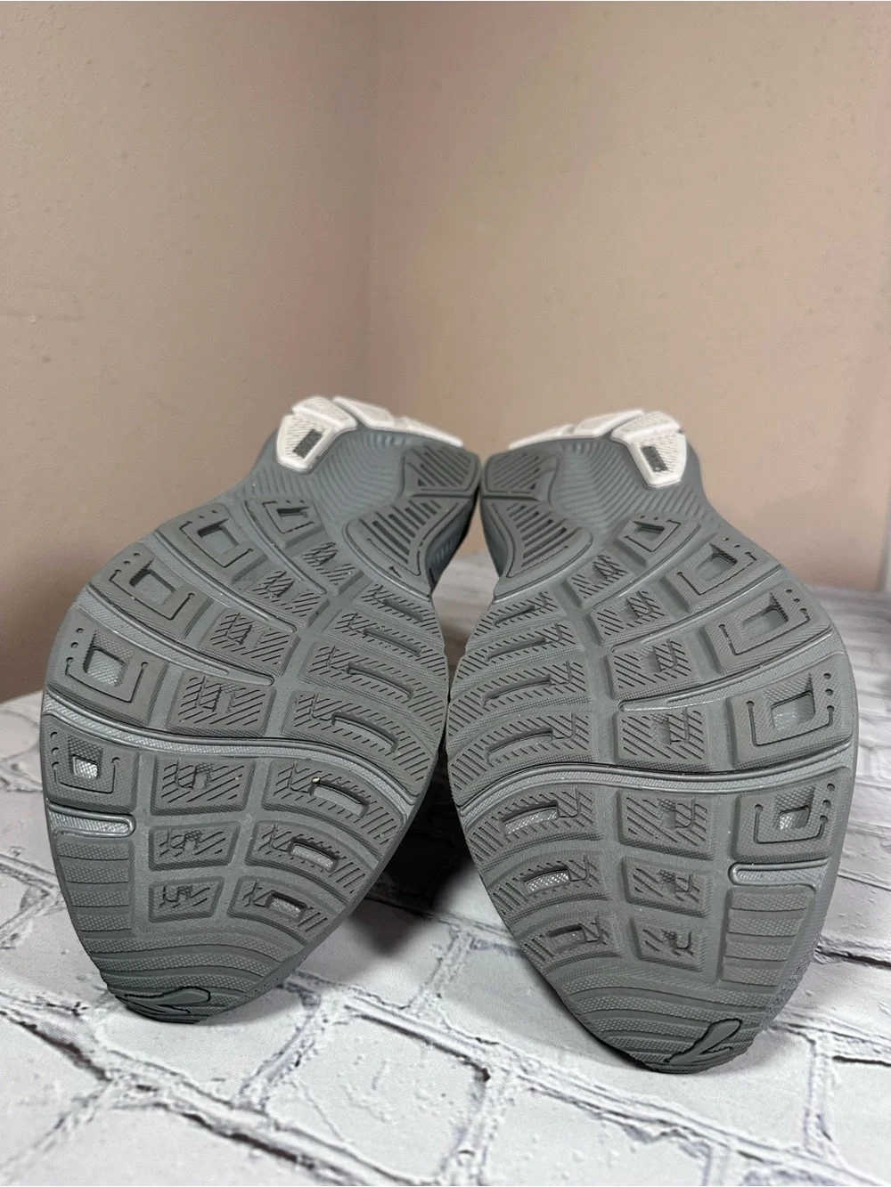 Brooks Ghost 17 Men Running Shoes 11.5 D Primer Gray/Oyster Mushroom 1104421D04